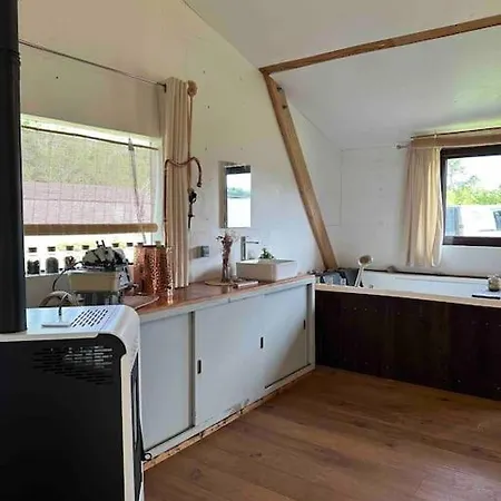 Cosy Boise Solaire, Balneo Bath Et Toilette Seche A La Ferme Chalé *